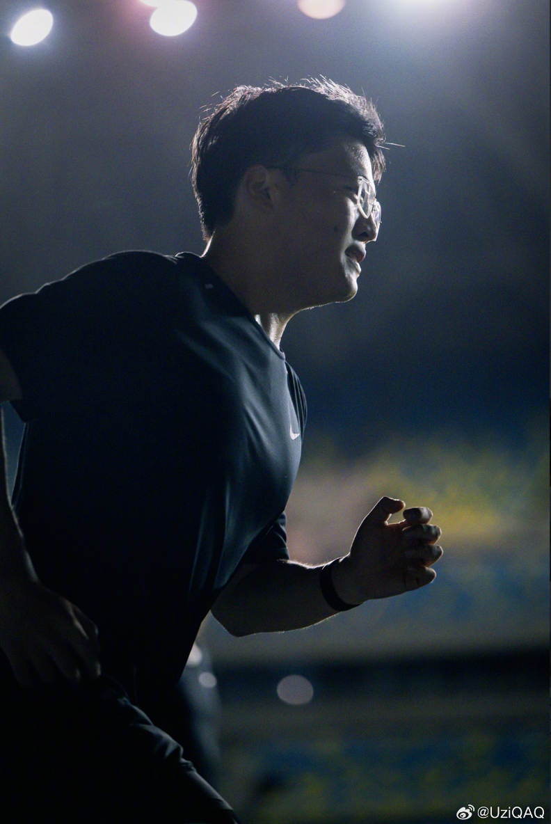 开元官方网站 -包含Uzi迎来十五赛季高光表现，湖人球迷沸腾！的词条